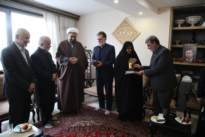 تصاویر / تجلیل نماینده ولی فقیه در استان همدان از خانواده شهدای جنگ رمضان