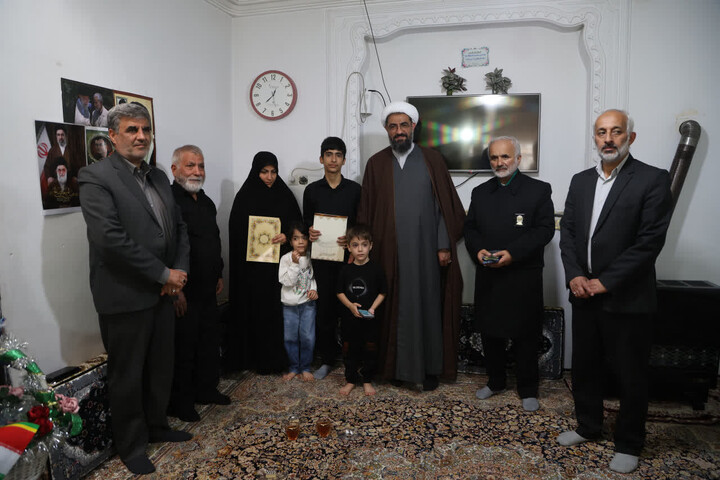 تصاویر / تجلیل نماینده ولی فقیه در استان همدان از خانواده شهدای جنگ رمضان