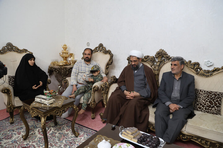 تصاویر / تجلیل نماینده ولی فقیه در استان همدان از خانواده شهدای جنگ رمضان