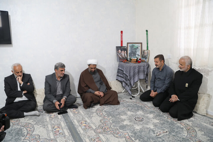 تصاویر / تجلیل نماینده ولی فقیه در استان همدان از خانواده شهدای جنگ رمضان
