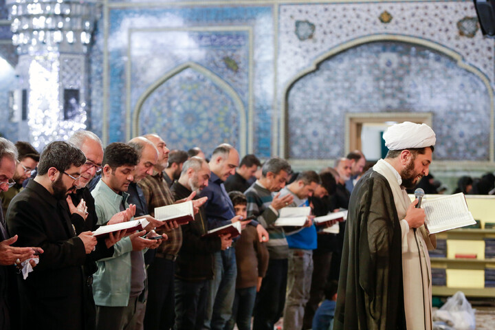 تصاویر/ اقامه نماز استغاثه به امام عصر (عج) در حرم مطهر رضوی