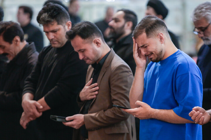 تصاویر/ اقامه نماز استغاثه به امام عصر (عج) در حرم مطهر رضوی