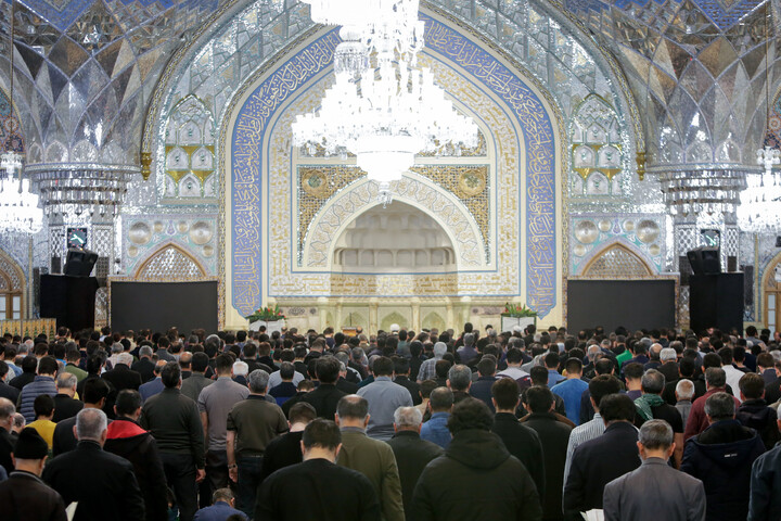 تصاویر/ اقامه نماز استغاثه به امام عصر (عج) در حرم مطهر رضوی