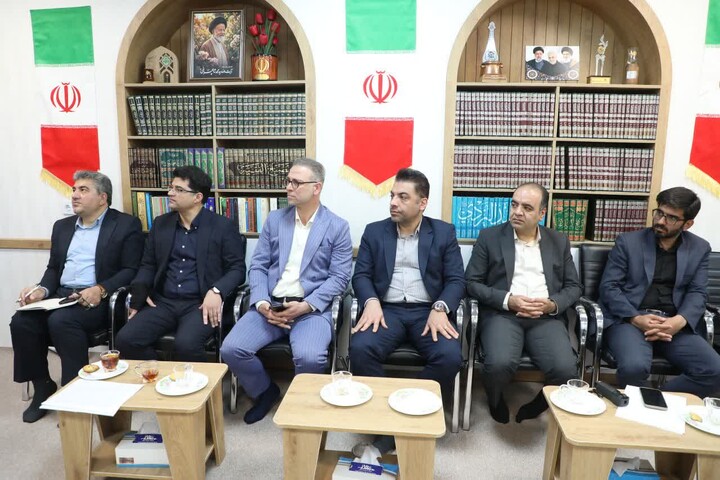 تصاویر/ دیدار جمعی از مدیران دستگاه‌های اقتصادی و بانک‌های استان با نماینده ولی فقیه در استان سمنان