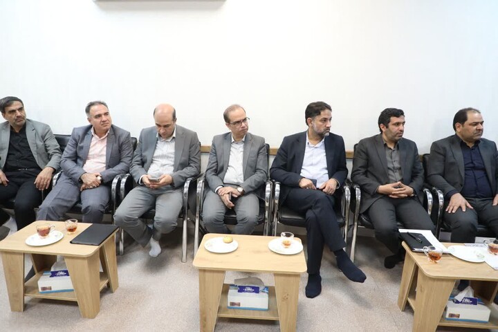 تصاویر/ دیدار جمعی از مدیران دستگاه‌های اقتصادی و بانک‌های استان با نماینده ولی فقیه در استان سمنان