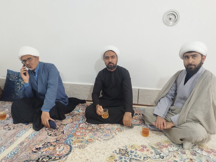 تصاویر/ دلجویی مدیر حوزه علمیه سیستان و بلوچستان از  خانواده شهید روحانی حجت‌الاسلام صادق محمودی در زهک