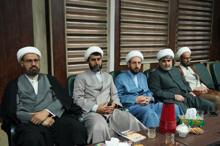تصاویر/نشست بررسی ماموریت‌های تبلیغی و تبیینی حوزه علمیه لرستان