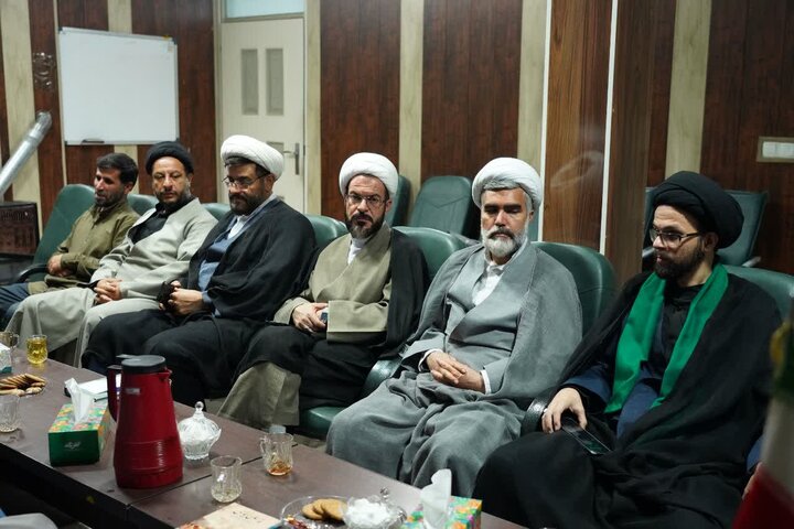 تصاویر/نشست بررسی ماموریت‌های تبلیغی و تبیینی حوزه علمیه لرستان