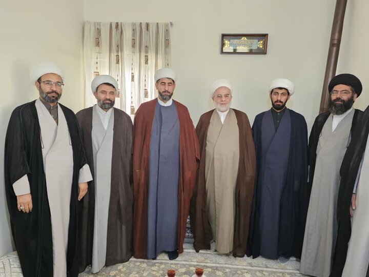 تصاویر/ دیدار نماینده ولی فقیه در کردستان با روحانیون شهرستان کامیاران