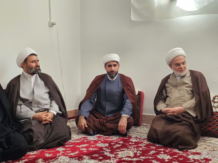 تصاویر/ دیدار نماینده ولی فقیه در کردستان با روحانیون شهرستان کامیاران