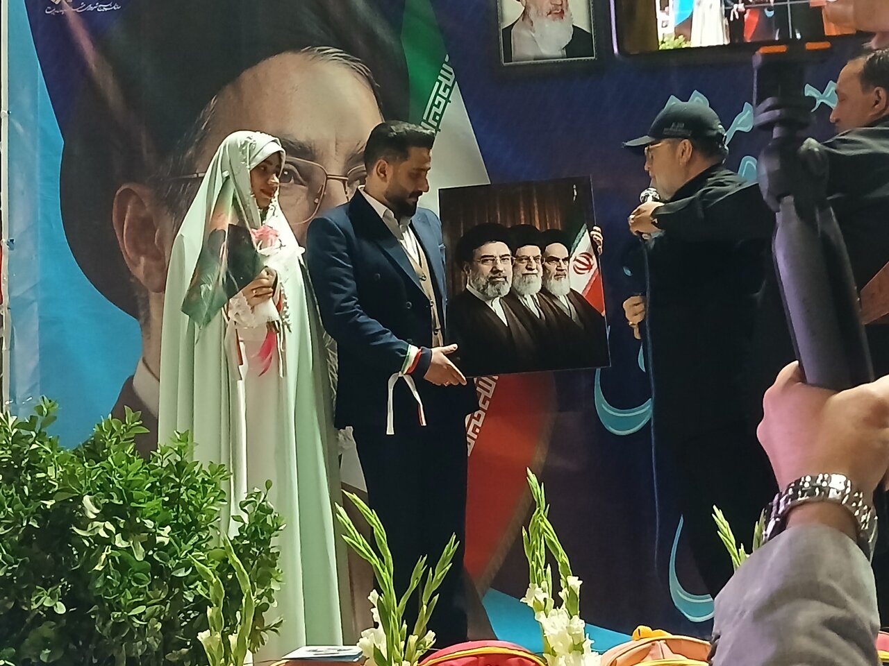 چهل و دومین اجتماع مردمی میدان شهدا مشهد به رنگ زندگی+عکس