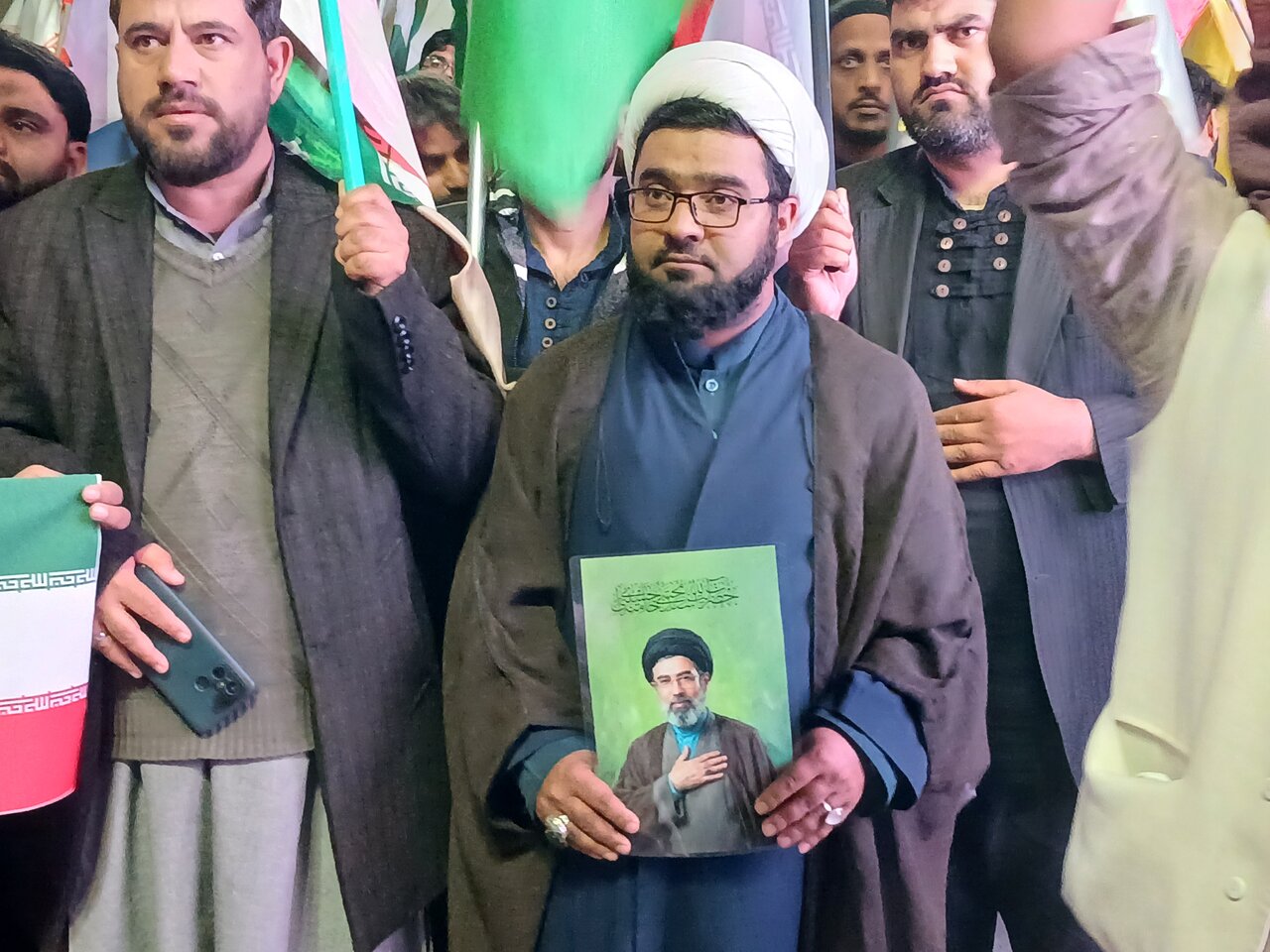 بیعت اردو زبان های مقیم مشهد با رهبرمعظم انقلاب اسلامی درعرصه میدان شهدا