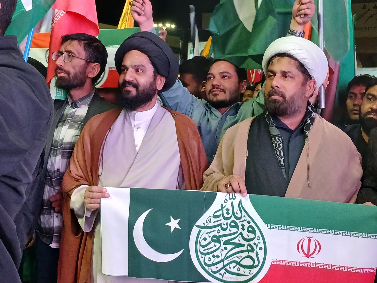 میدان شهدای مشهد میزبان اجتماع بزرگ اردوزبان پیرو انقلاب اسلامی+عکس