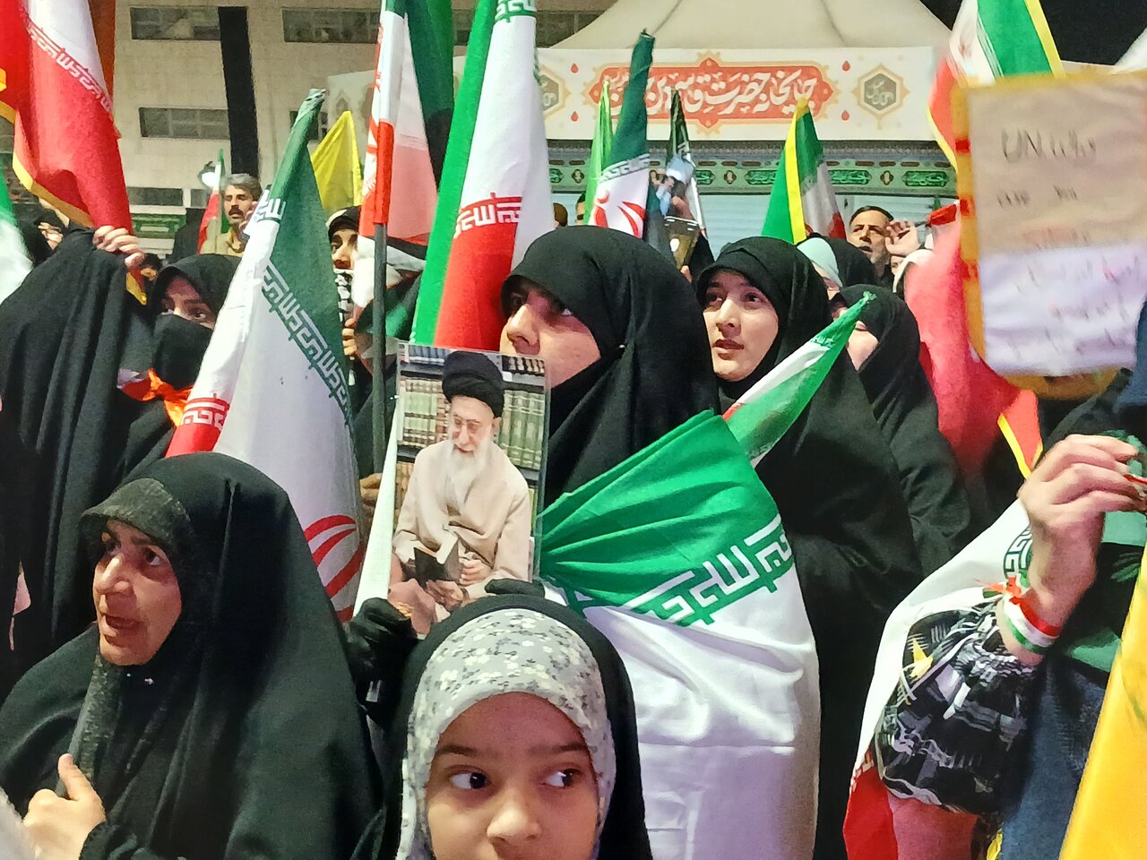 بیعت اردو زبان های مقیم مشهد با رهبرمعظم انقلاب اسلامی درعرصه میدان شهدا