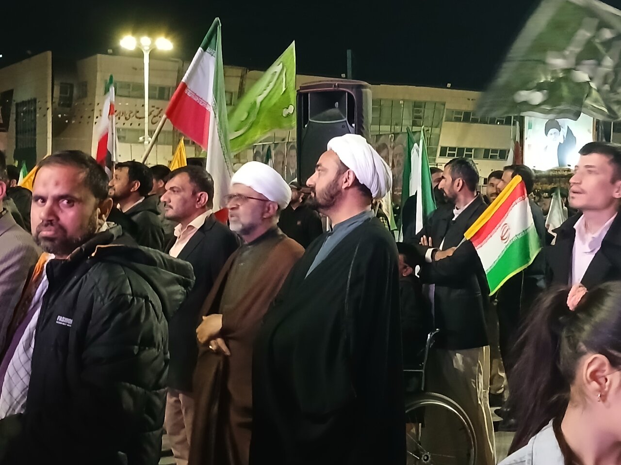 بیعت اردو زبان های مقیم مشهد با رهبرمعظم انقلاب اسلامی درعرصه میدان شهدا