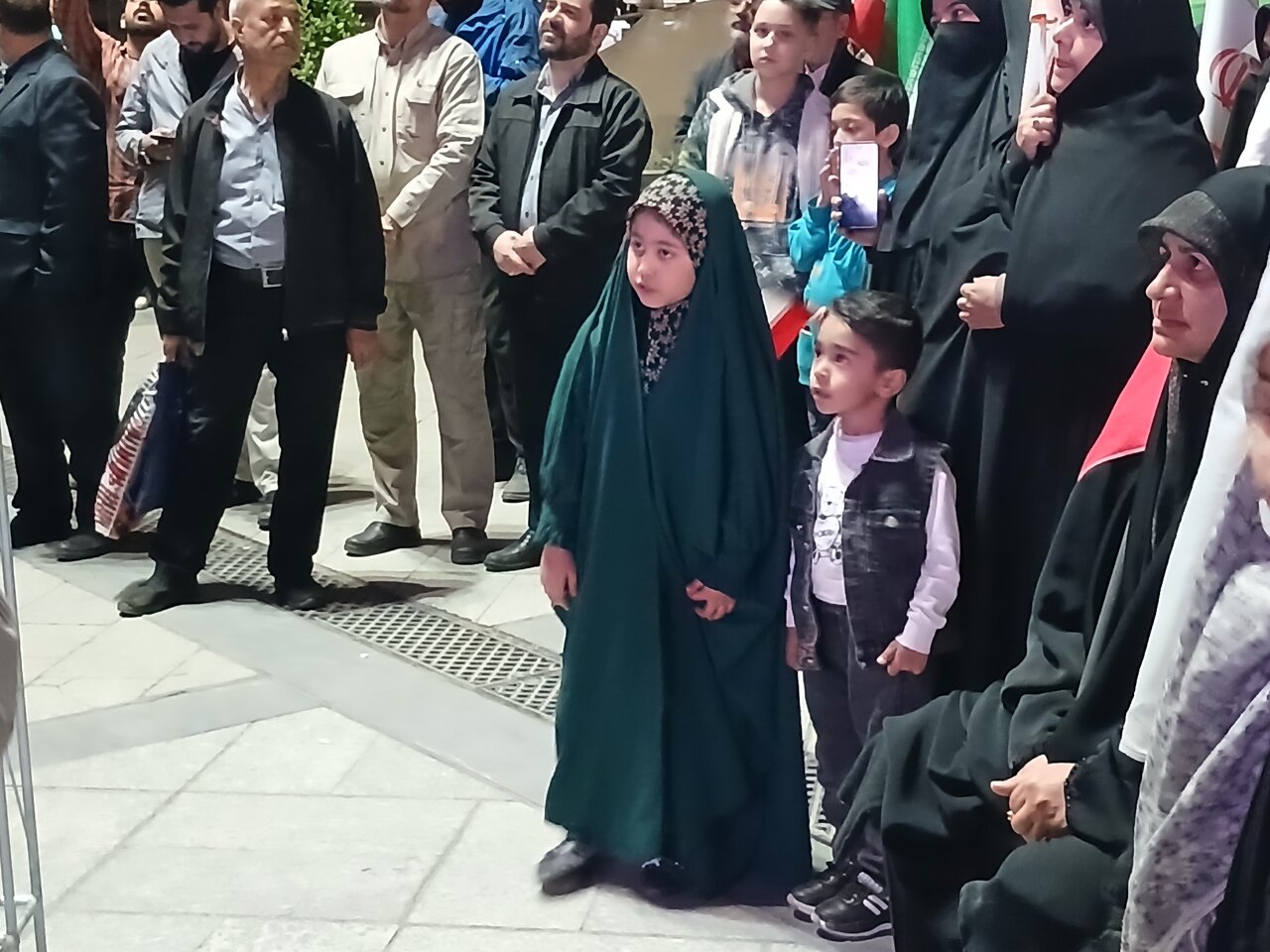 بیعت اردو زبان های مقیم مشهد با رهبرمعظم انقلاب اسلامی درعرصه میدان شهدا