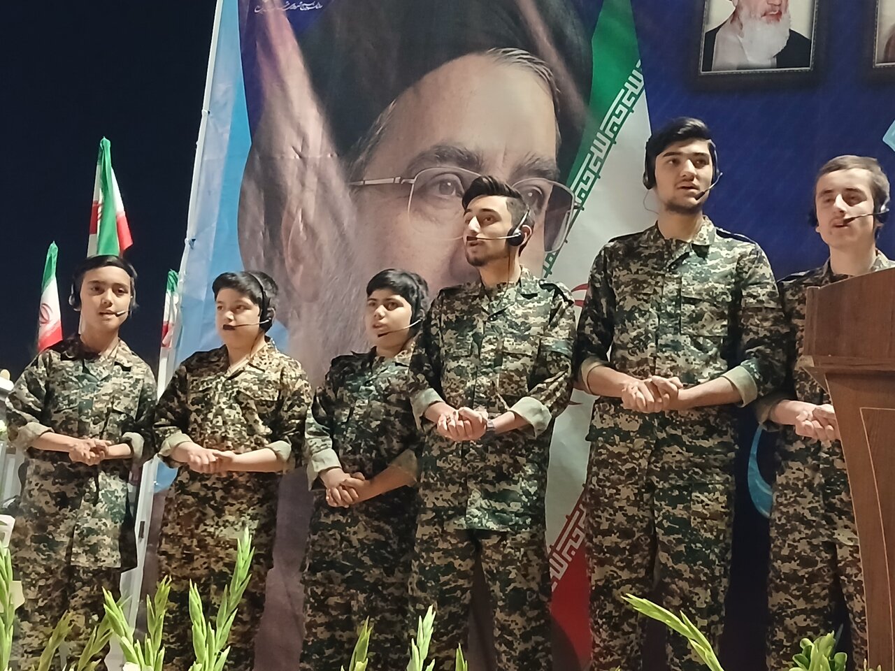 بیعت اردو زبان های مقیم مشهد با رهبرمعظم انقلاب اسلامی درعرصه میدان شهدا