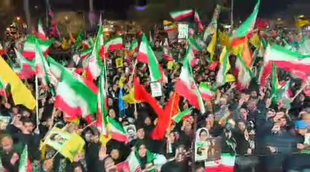 فیلم| لبیک مردم غیور اراکی به فرمان رهبر با حضور در میدان