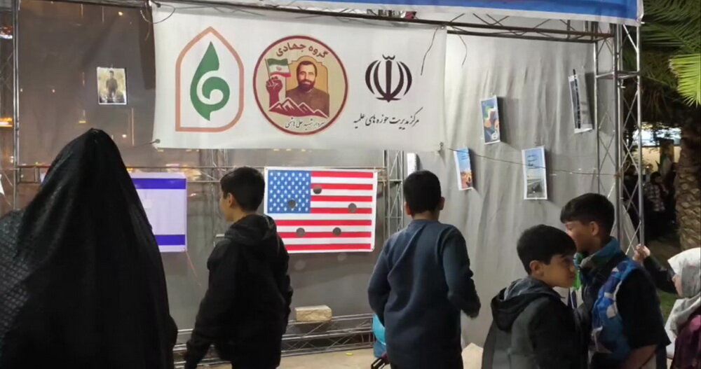 ۹۰۰ میلیون ریال کمک‌های نقدی مردم برای رزمندگان اسلام جمع‌آوری شد