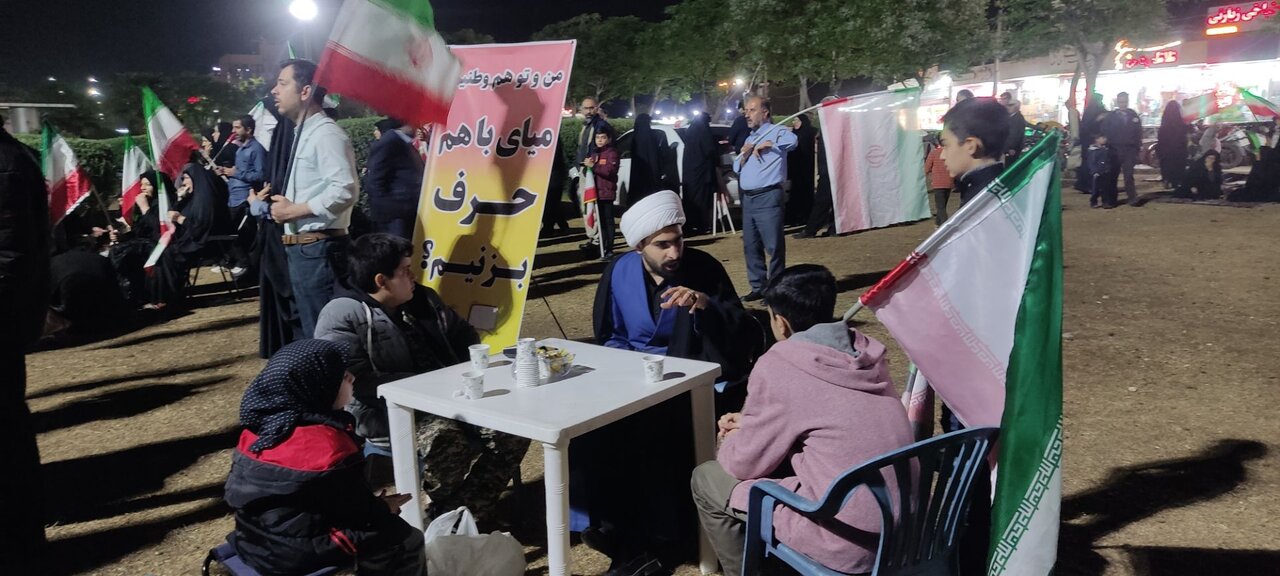 ۹۰۰ میلیون ریال کمک‌های نقدی مردم برای رزمندگان اسلام جمع‌آوری شد