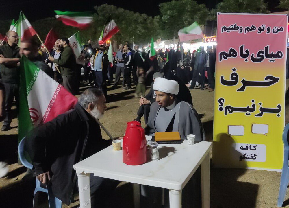 ۹۰۰ میلیون ریال کمک‌های نقدی مردم برای رزمندگان اسلام جمع‌آوری شد
