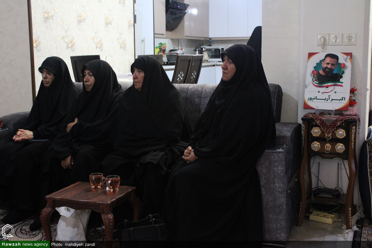 تصاویر/ دیدار مدیر و معاونان حوزه علمیه خواهران استان کرمان با دو خانواده شهید اقتدار وطن در کرمان