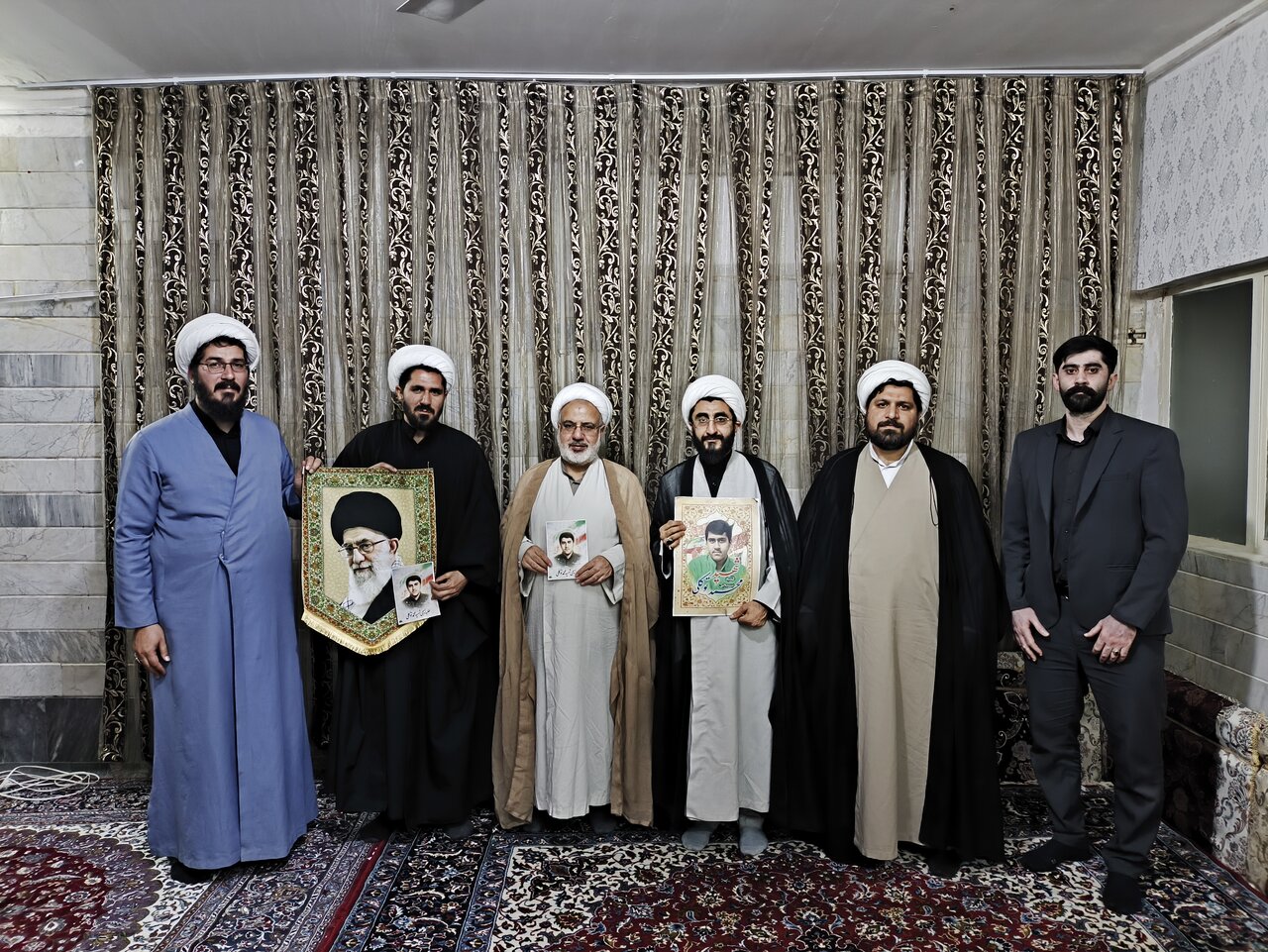 نمایندگان آیتالله اعرافی با خانواده طلبه شهید محمد توکلی دیدار کردند + عکس