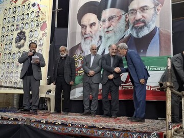 فیلم | چهل و سومین تجمع مردمی فین کاشان در میدان عامریه