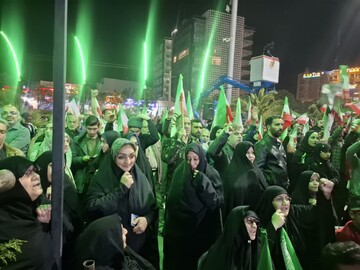 فیلم| اجرای گروه سرود نورهدی یزدل در اجتماع بزرگ مردم ولایتمدار کاشان