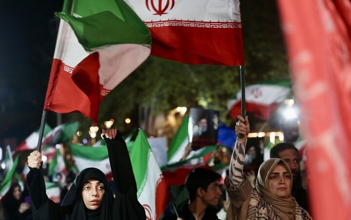 تصاویر/ شکوه حضور مردم تهران در میدان تجریش
