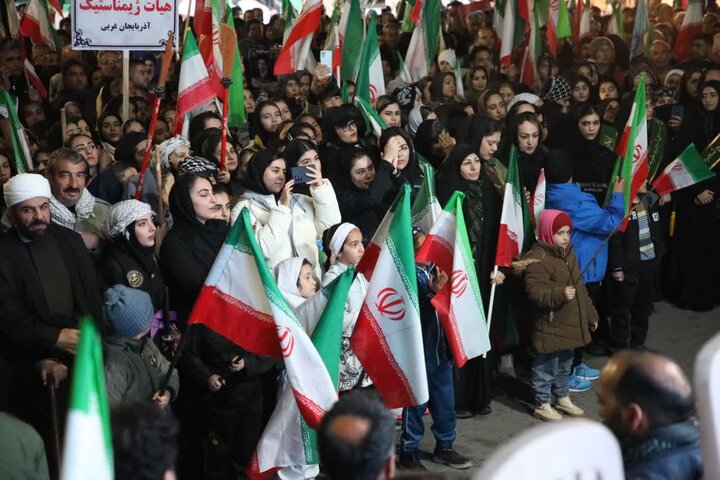 تصاویر/ تجمع مردم ارومیه در حمایت از نظام اسلامی در چهل و سومین شب متوالی