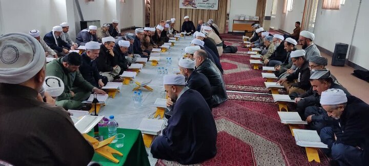تصاویر/ محفل انس با قرآن کریم به مناسبت شهادت قائد امت و شهدای جنگ رمضان در مهاباد