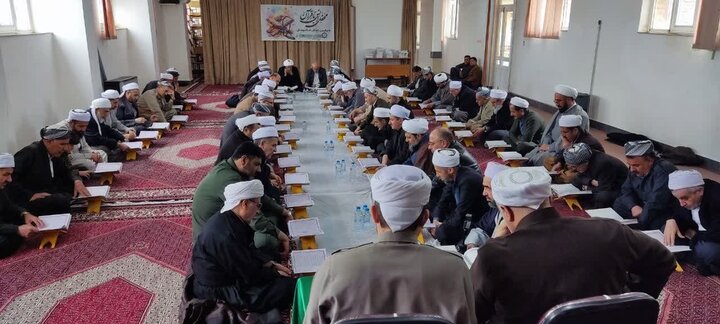 تصاویر/ محفل انس با قرآن کریم به مناسبت شهادت قائد امت و شهدای جنگ رمضان در مهاباد