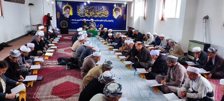 تصاویر/ محفل انس با قرآن کریم به مناسبت شهادت قائد امت و شهدای جنگ رمضان در مهاباد