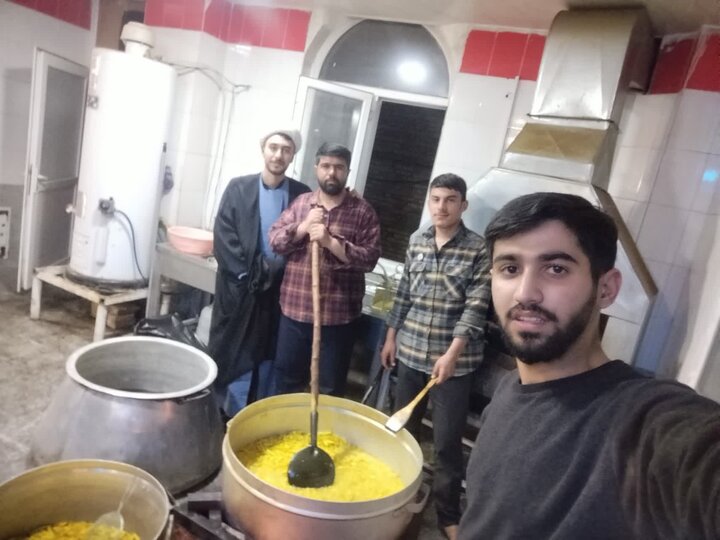 تصاویر/ فعالیت موکب مدرسه علمیه امام علی علیه السلام سلماس در ایام جنگ رمضان
