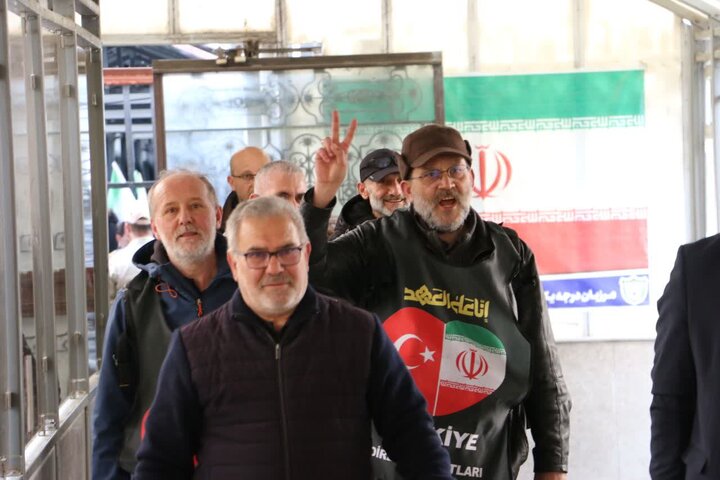 تصاویر/ ورود ۸۰ فعال فرهنگی و مذهبی ترکیه‌ای به ایران از مرز بازرگان