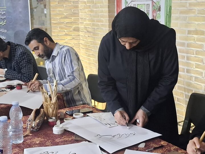 تصاویر/ موکب ایران با رویکرد هنر و حماسه همراه با آیین شور کتیبه هادر میدان کمال الملک کاشان