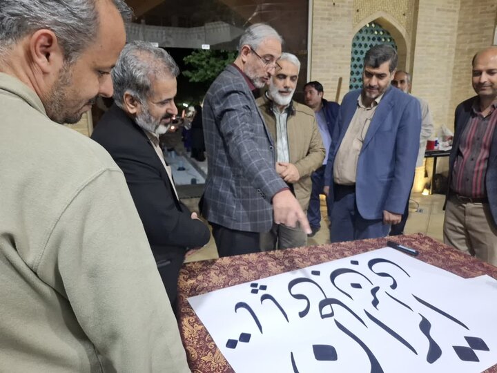 تصاویر/ موکب ایران با رویکرد هنر و حماسه همراه با آیین شور کتیبه هادر میدان کمال الملک کاشان