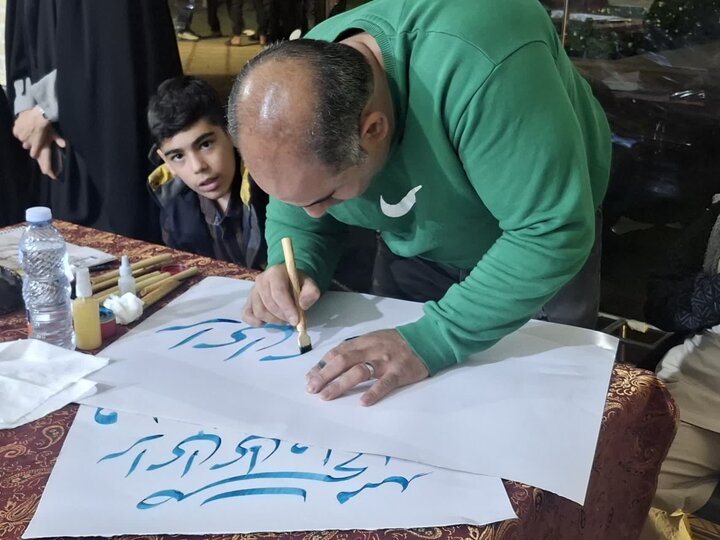 تصاویر/ موکب ایران با رویکرد هنر و حماسه همراه با آیین شور کتیبه هادر میدان کمال الملک کاشان