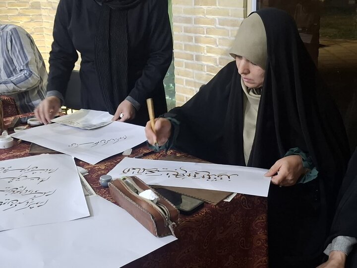 تصاویر/ موکب ایران با رویکرد هنر و حماسه همراه با آیین شور کتیبه هادر میدان کمال الملک کاشان