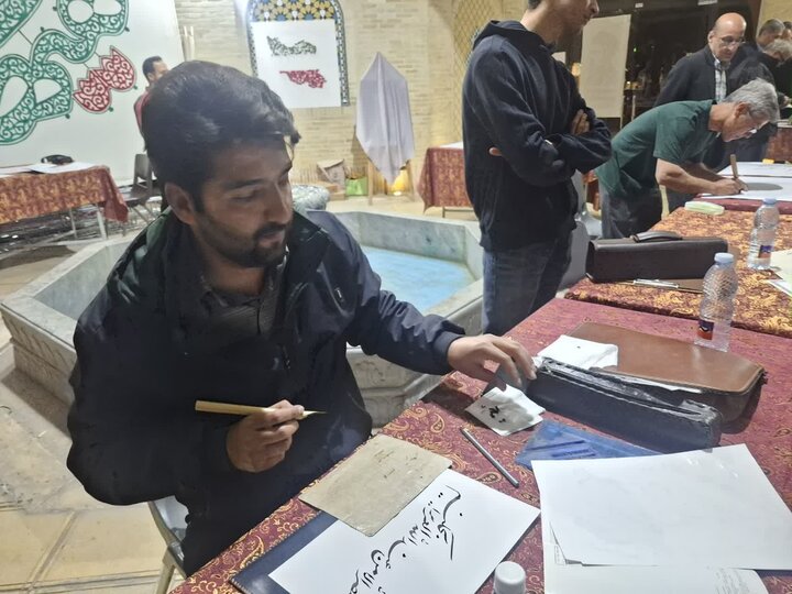 تصاویر/ موکب ایران با رویکرد هنر و حماسه همراه با آیین شور کتیبه هادر میدان کمال الملک کاشان