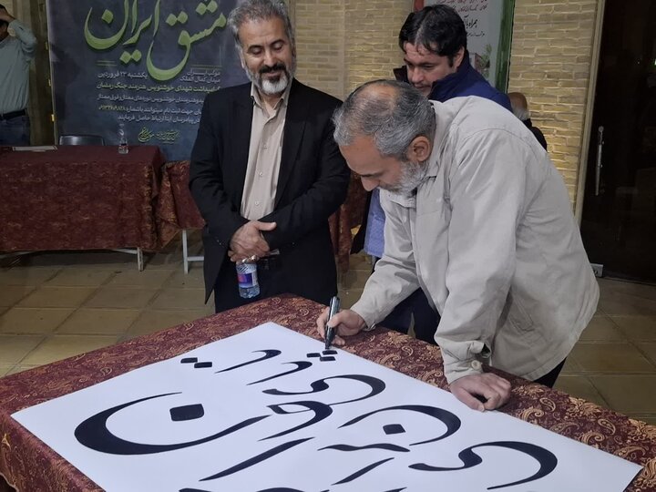 تصاویر/ موکب ایران با رویکرد هنر و حماسه همراه با آیین شور کتیبه هادر میدان کمال الملک کاشان