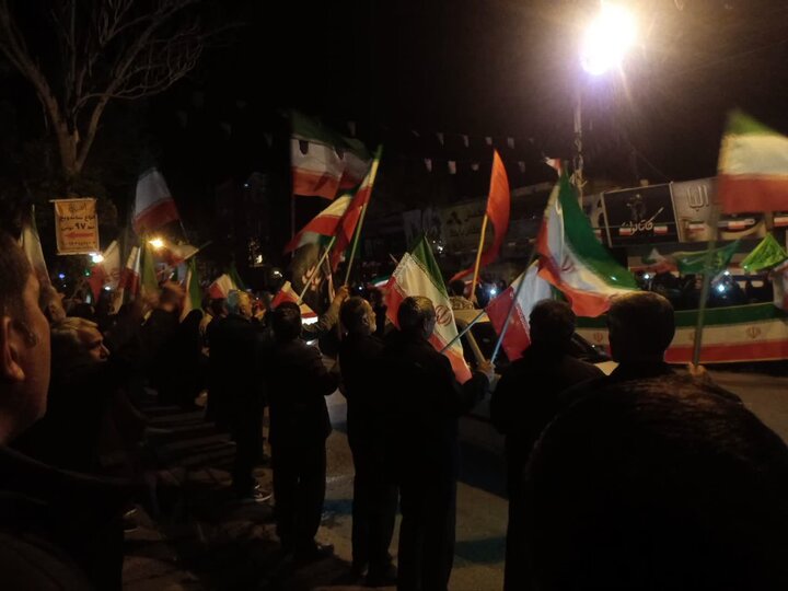 تصاویر/ مردم همیشه در صحنه جای جای استان کرمان پای کار نظام و انقلاب در تجمعات شبانه