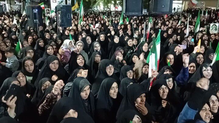 تصاویر/ مردم همیشه در صحنه جای جای استان کرمان پای کار نظام و انقلاب در تجمعات شبانه