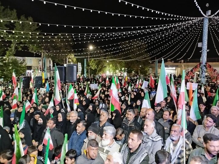 تصاویر/ مردم همیشه در صحنه جای جای استان کرمان پای کار نظام و انقلاب در تجمعات شبانه