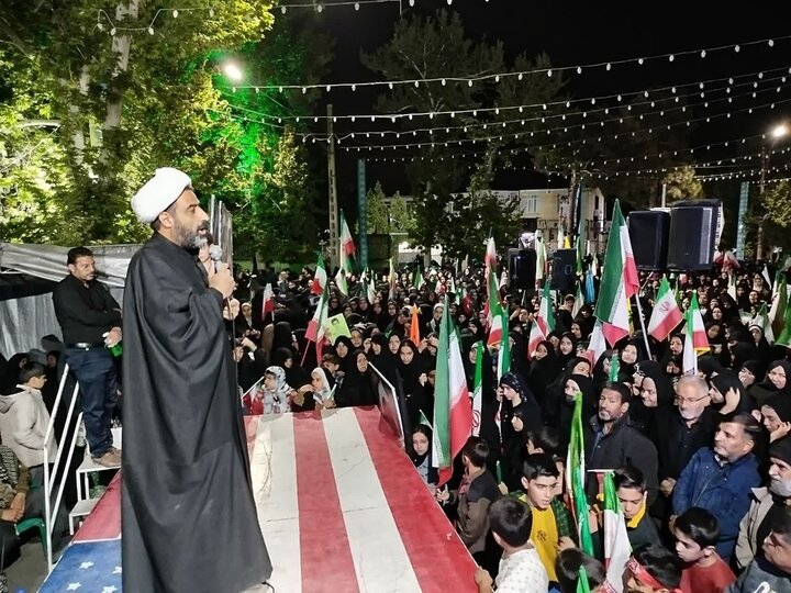 تصاویر/ مردم همیشه در صحنه جای جای استان کرمان پای کار نظام و انقلاب در تجمعات شبانه
