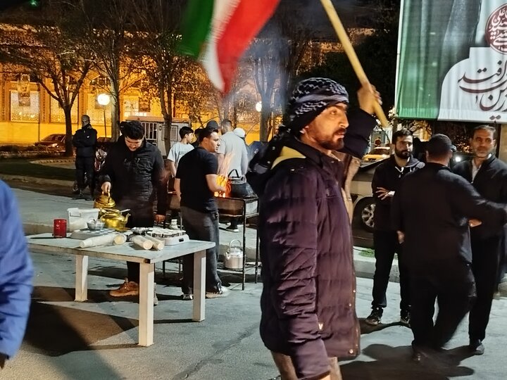 تصاویر/پرچم گردانی نمازگزاران در میدان حافظیه اراک