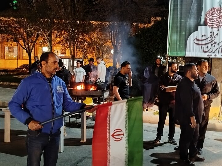 تصاویر/پرچم گردانی نمازگزاران در میدان حافظیه اراک