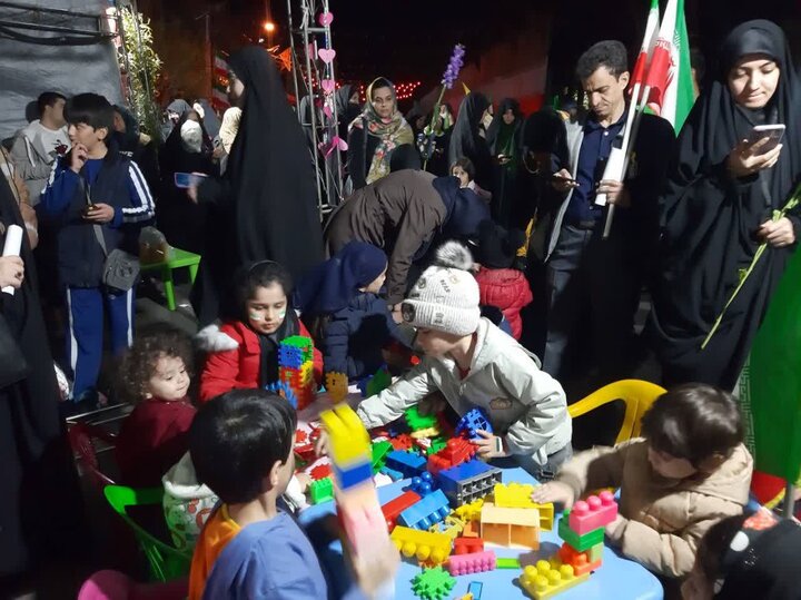 تصاویر/  برپایی غرفه کودکان ایران در میدان نبوت