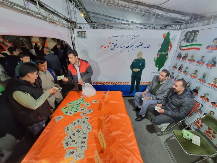تصاویر/بازدید مدیرکل بنیاد شهید و امور ایثارگران استان مرکزی از غرفه «سلام شهید» و موکب تشکل یادگاران شهدای استان مرکزی